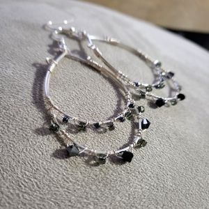 Beaded Wire Earrings Black/Grey ⚫️